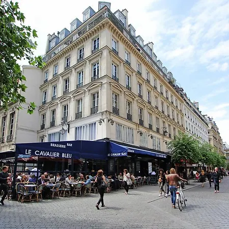 Short Pompidou Apartment *