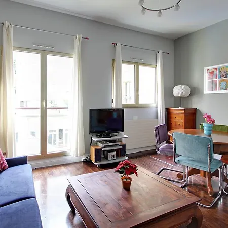 Short Pompidou Apartment *