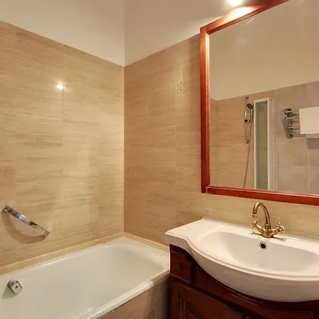 Apartment Short Pompidou